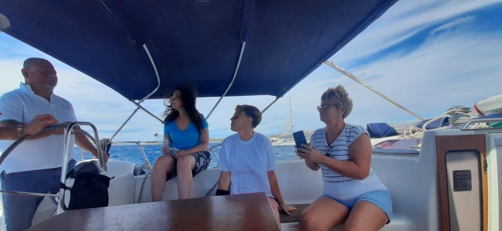 Vitorlás oktatás nyaralás közben az Adrián - Kötélhajó Sétavitorlázás és Oktatás